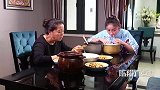 母亲因为少洗一个碗，让闺女端着电饭锅吃饭，闺女直接吃两锅！