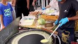 大爷路边摊煎饼，煎饼被摊出了“艺术感”！