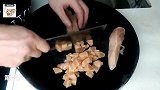 黄瓜丁炒鸡胸肉