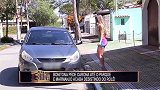 恶搞：妹子想要搭便车，结果转身牵来一条巨型犬！小伙懵了