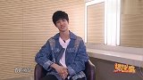 济公扮演者的一番话令人敬畏，敖子逸做采访超紧张，王源暖心相助