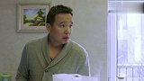 母亲数落亲生女儿，儿媳妇一回来，却立马变脸笑呵呵