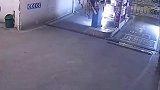 油门当刹车，两头受伤！