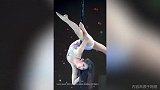 性感与优雅的结合！韩国第一钢管舞女神 连体紧身衣勾勒完美曲线