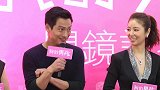 林心如参加圣诞派对与好友组女团 穿卫衣破洞牛仔裤很少女