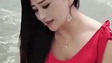 女歌手一首《望爱却步》用流量也要听完，太感人了，流着泪听完！