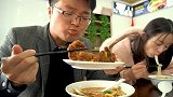 大sao带媳妇下馆子，黄金炸猪蹄配鸳鸯螺蛳粉，吃得真过瘾