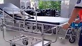 猫咪竟然睡在医院抢救床位，医生对猫咪做起了人工呼吸