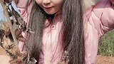 回农村走得急忘了带发夹，不过还好，我有农村的神器，不需要发夹就能搞定，你们知道这是什么吗？农村