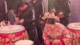 又飒又美！婚礼现场新娘亲自上阵表演绛州鼓乐