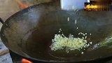 美食分享，农村小媳妇做家常花菜炒肉，看上去色香味俱全