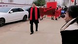 大衣哥何德何能，能受此殊荣，这些粉丝也太没底线了！
