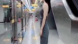等地铁发现一位国际超模，这颜绝了