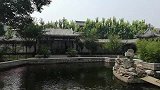荣国府后花园的一池金鱼，肥又肥