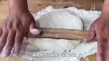葱花饼这样做太香了，农村大妈教你新吃法，柔软咸香，凉了也不硬