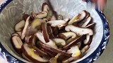我家香菇从不炒，农村大妈教你新做法，不炒不炖不水煮，上桌光盘