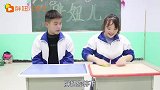 胖妞不让同桌玩她的无硼砂泥，没想同桌拿出巨无霸泥，胖妞后悔了