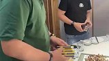 吃完这一顿饭，又要各奔东西了