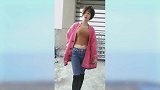 长筒靴美女十分甜美
