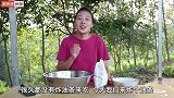 秋妹做炸油条，自己发面粉炸油条，配上自己煮的豆浆，看得流口水