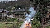 小伙自制木头坦克，居然还可以发射