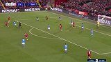 第79分钟利物浦球员维纳尔杜姆射门 - 打偏