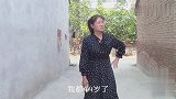 美女44岁还没嫁，没想骗子竟打电话说老公被绑，这套路真逗，结