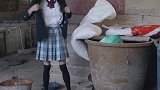 拖拉机也不会开，干脆跟我一起养猪吧？
