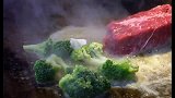 釜山夜市，模样精致的西兰花配牛排，色香味俱全