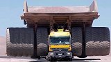 这些巨大的多轮卡车，如果行驶在中国公路上交警会拦截吗