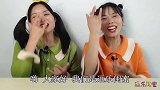 俩闺蜜差别大，姐姐嘟嘴捧鸭蛋，妹妹吸溜大嚼喷香“咸蛋黄拌面”