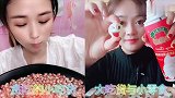 大妹子直播吃珍珠石榴、笑脸糖，口味任你选，是我向往的生活！