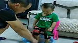 宝宝不愿意洗脚，接下来宝爸的动作真是没谁了，看完不许笑！