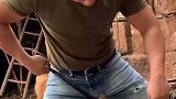 男子买了只甲鱼准备晚上吃