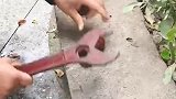 爷爷玩了几年的核桃，被孙子用工具直接砸开，有损失几个亿的感觉