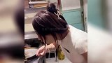 被吓一跳的搞笑瞬间，瞬间被吓成表情包的大冤种