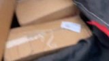 男子去取快递，拉回来一车