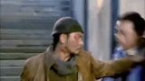 父亲爹：汉奸当街抓地下党，不料高手身怀绝世武功，轻松吊打他