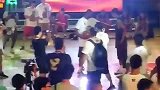 篮球-13年-韦德中国行：有爱！韦德中国行向小球迷耐心传授欧洲步-花絮