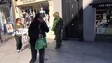 街头草人恶搞，男子假扮成草人恶搞路人，真是坏了