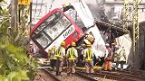日本神奈川电车与货车在道口相撞脱轨 至少30人受伤
