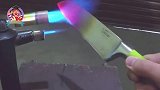 1000度烧红的刀切割三星电池，你猜会爆炸吗？把手机拿稳了看