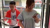 每天赔的比赚的多，咱也不敢说，咱也不敢问