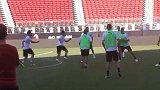 集体转行？米兰训练备战巴萨 众将用手组织进攻打进一球