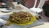 富人区用古老手法秘制的咖喱鸡腿饭，看上去还挺有食欲的！