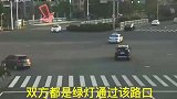 路口被撞，上海一女司机当场不服，为啥我全责？