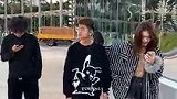 这小哥是上辈子拯救地球了？！