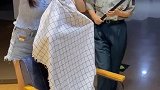 今天理发店接了一个特殊的客人。这也太可爱了吧