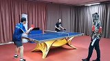 豪横哥踢馆乒乓球退役运动员，不料差点翻车