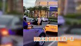 真有女儿？网友偶遇杜江一家三亚度假，小女孩再次露面紧跟霍思燕